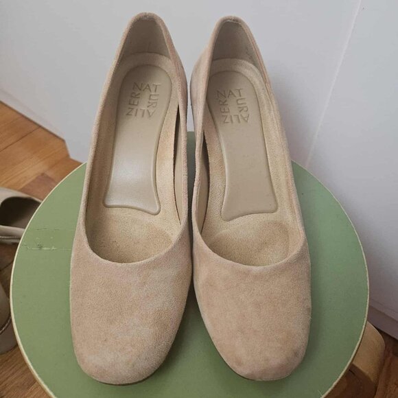 Naturalizer Suede Heel Size 6N - Picture 3 of 7